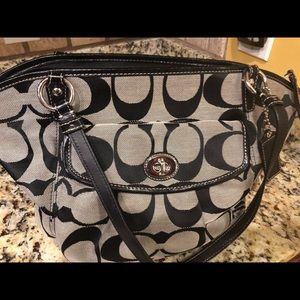 Signature C shoulder purse